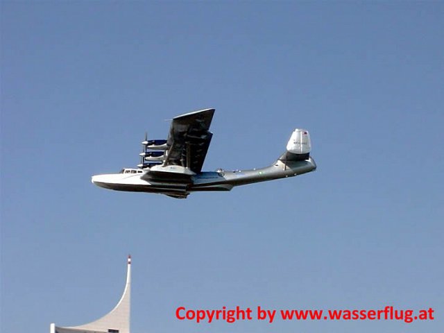 Landung der Dornier DO 24 in Klosterneuburg - Organisator war die Motorflugunion Klosterneuburg unter der Leitung von Gustav Z. Holdosi